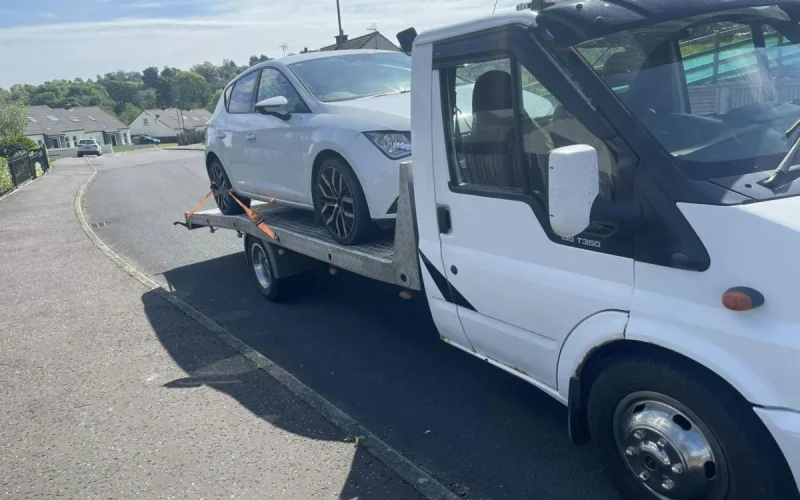 lk-recovery-white-car-flatbed-recovery